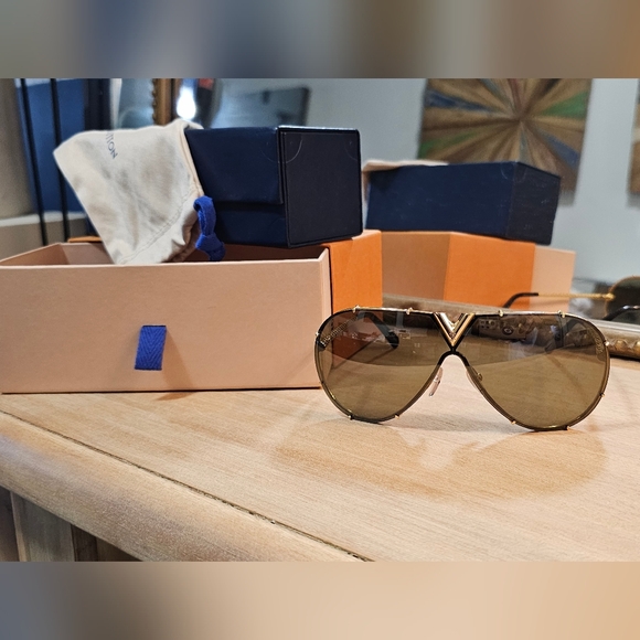 Louis Vuitton Volt Sunglasses - Picture 1 of 3